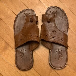 Leather flat sandals